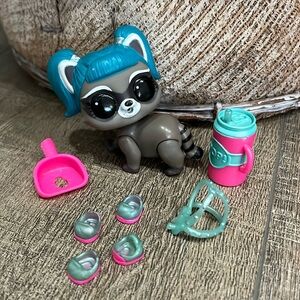 LOL Surprise Fuzzy Pets Wave 1 RACOON-STRONAUT